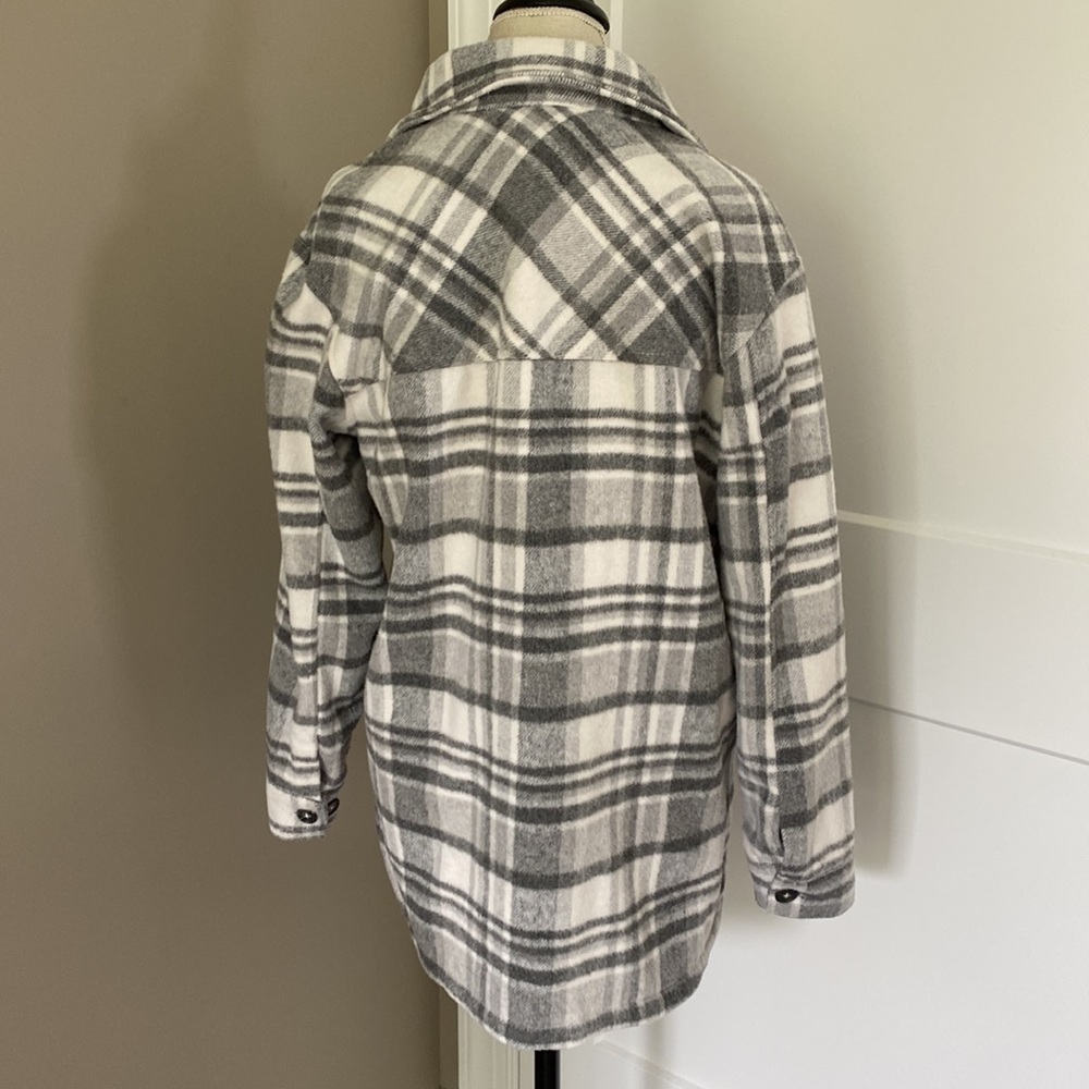 Thread & Supply Shacket Size Medium - image 4